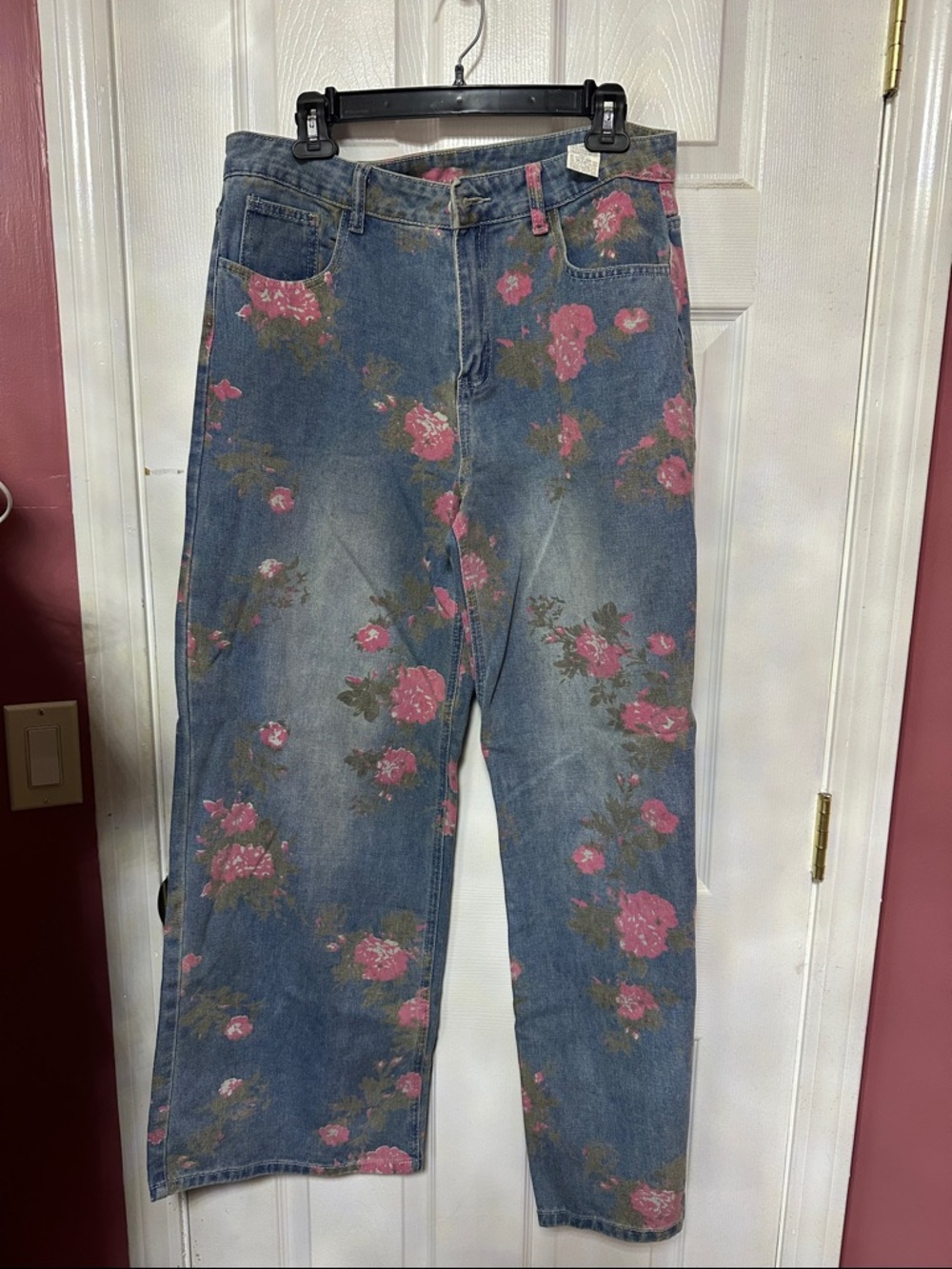 ROMWE Pink Floral Print Straight-Leg Jeans on Blue Denim